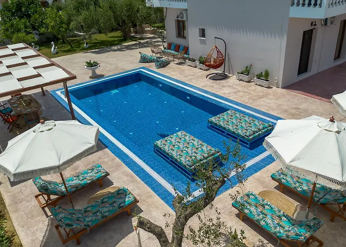 Loula\'S Villa