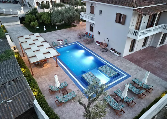 Loula\'S Villa
